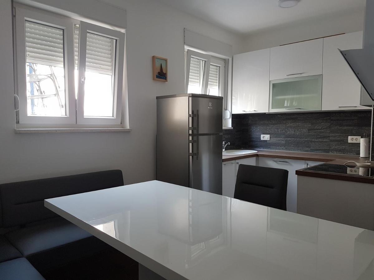 Apartments By The Sea Kastel Kambelovac, Kastela - 13349 Екстериор снимка